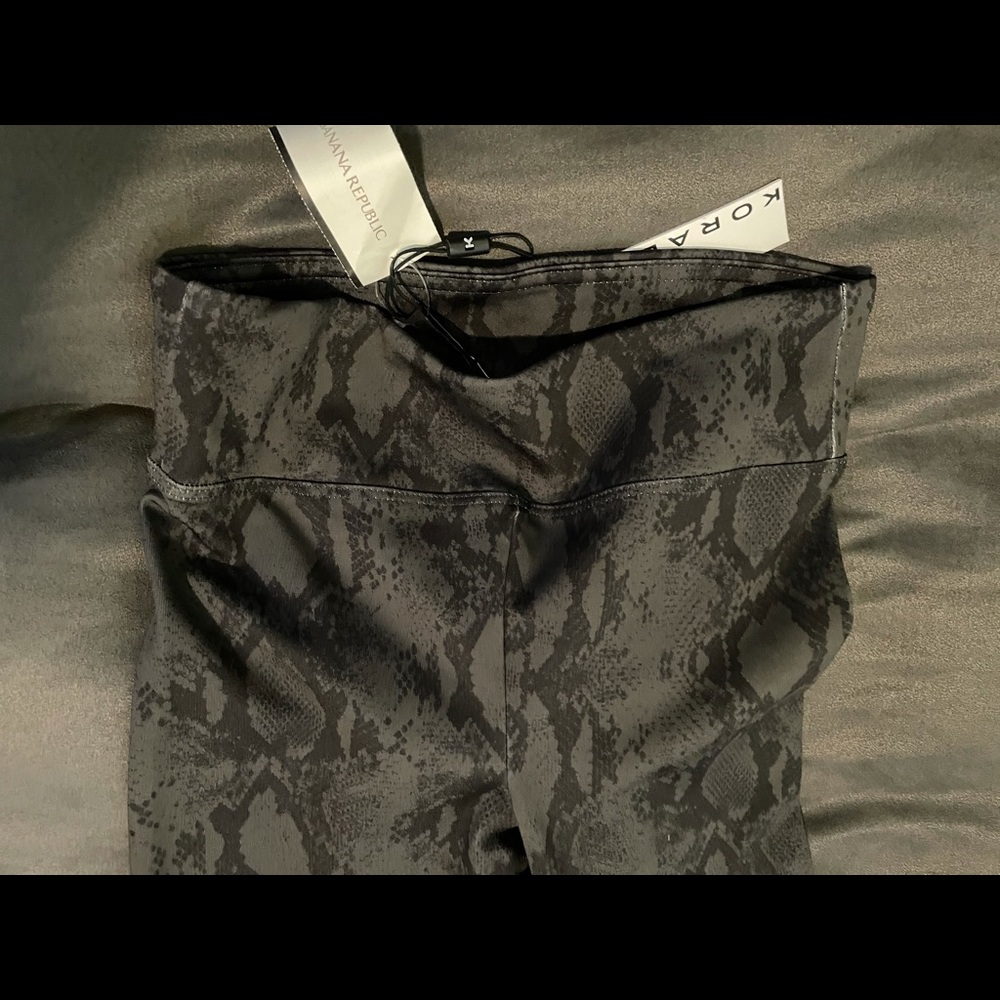 NWT- KORAL animal print leggings XS